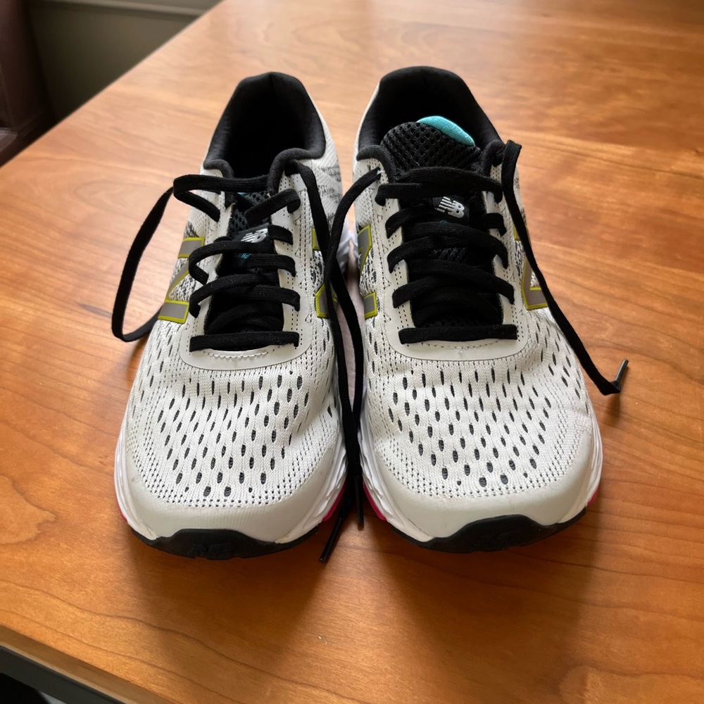 Women’s New Balance 680 - Size 8